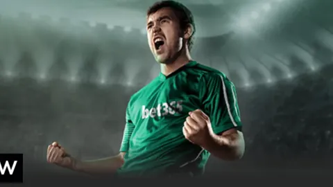 湖人主场逆转太阳，终结四连败困境