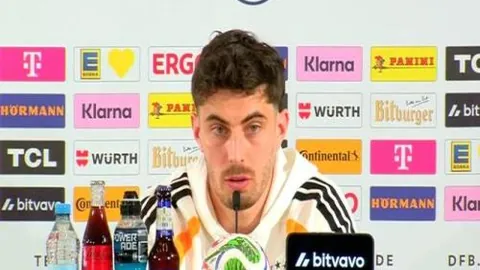 英超圣诞狂欢：33冠辉煌史，17次荣耀时刻，巅峰对决五五开揭秘！